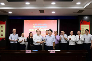 “上汽安吉长三角智慧供给链运作中心”项目合作和谈正式签约